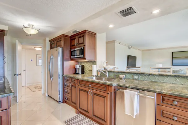 $7,500 | 4301 North Ocean Boulevard, Unit 607, Boca Raton, FL 33431