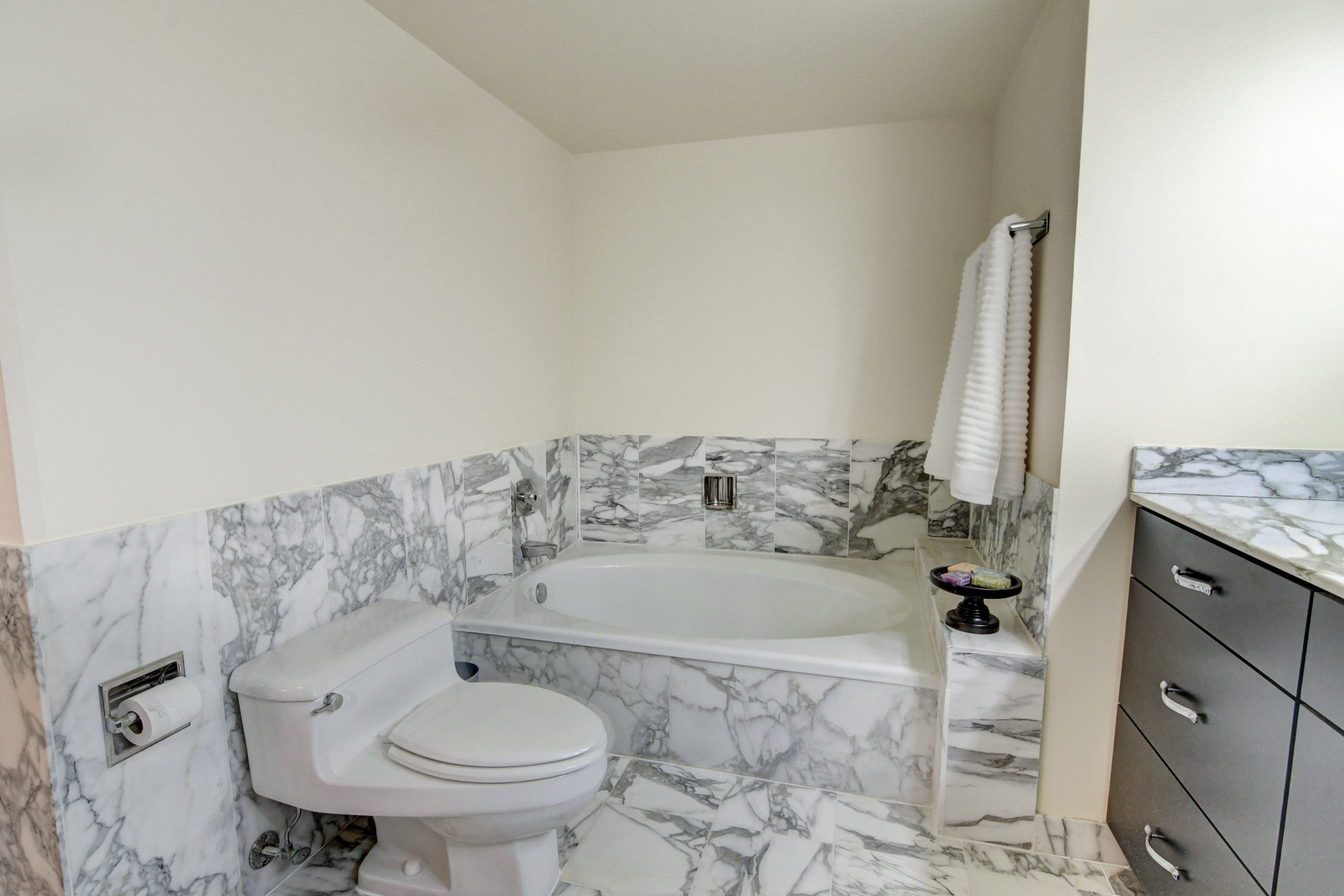 4301 North Ocean Boulevard, Unit 607 Boca Raton, FL 33431 - Photo 20 of 84 Master Soaking Tub