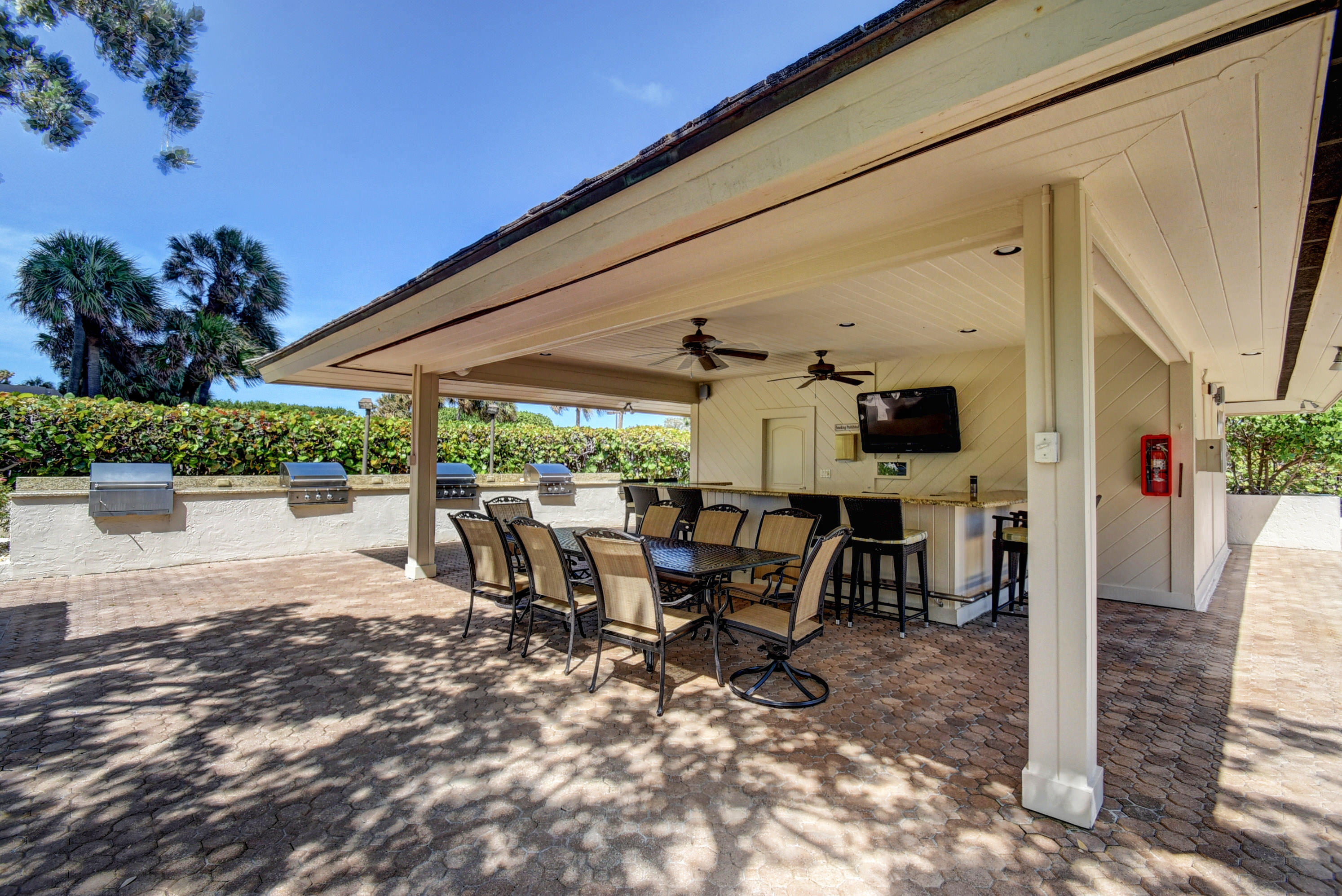 4301 North Ocean Boulevard, Unit 607 Boca Raton, FL 33431 - Photo 68 of 84 Building Picnic Area