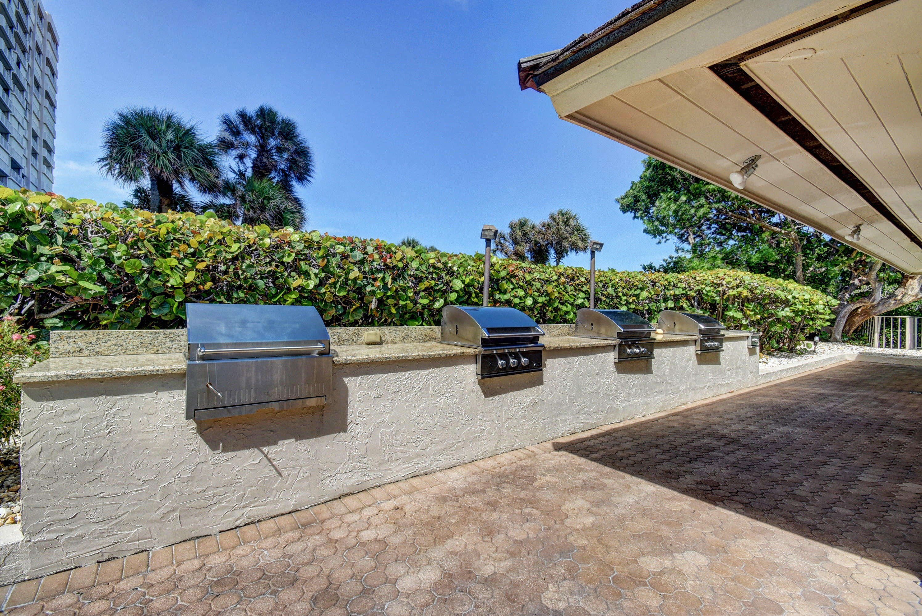4301 North Ocean Boulevard, Unit 607 Boca Raton, FL 33431 - Photo 69 of 84 Building Gas Grills