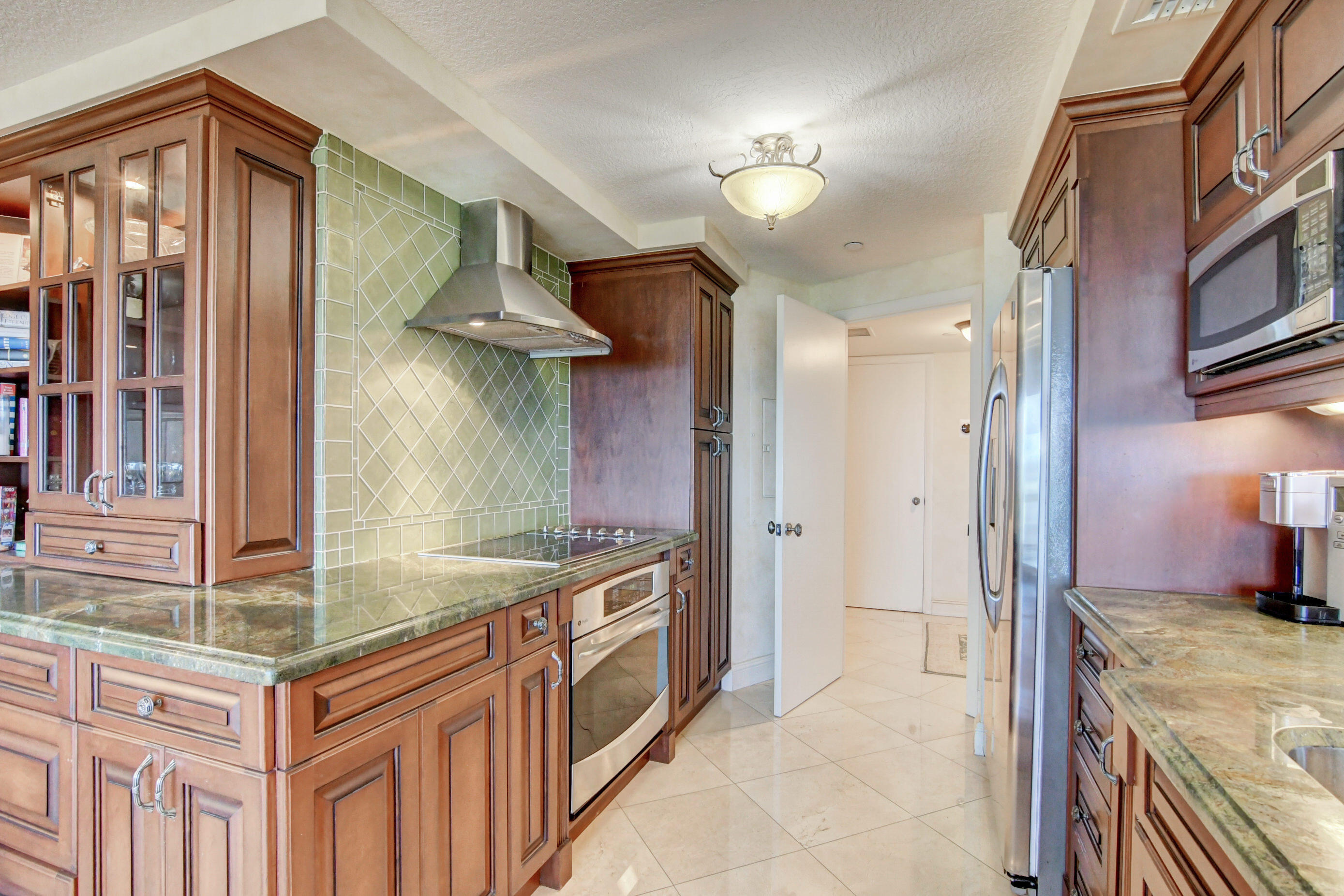 4301 North Ocean Boulevard, Unit 607 Boca Raton, FL 33431 - Photo 9 of 84 Stove Hood & Cook Top