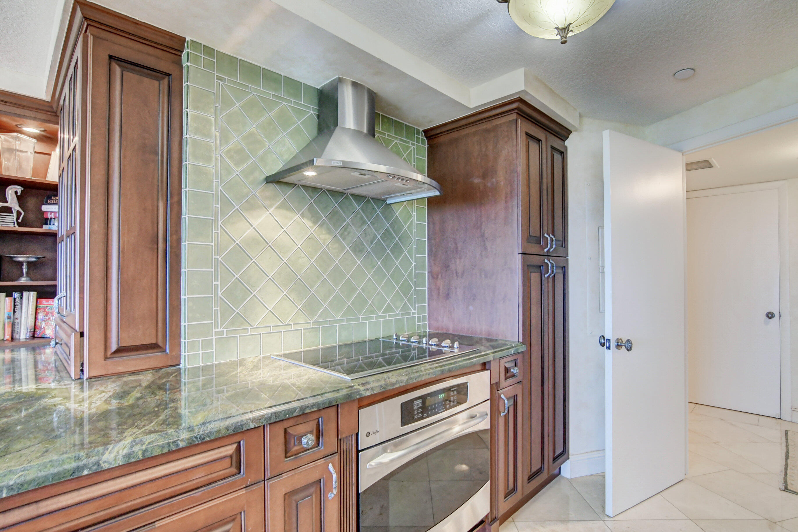 4301 North Ocean Boulevard, Unit 607 Boca Raton, FL 33431 - Photo 10 of 84 Pantry