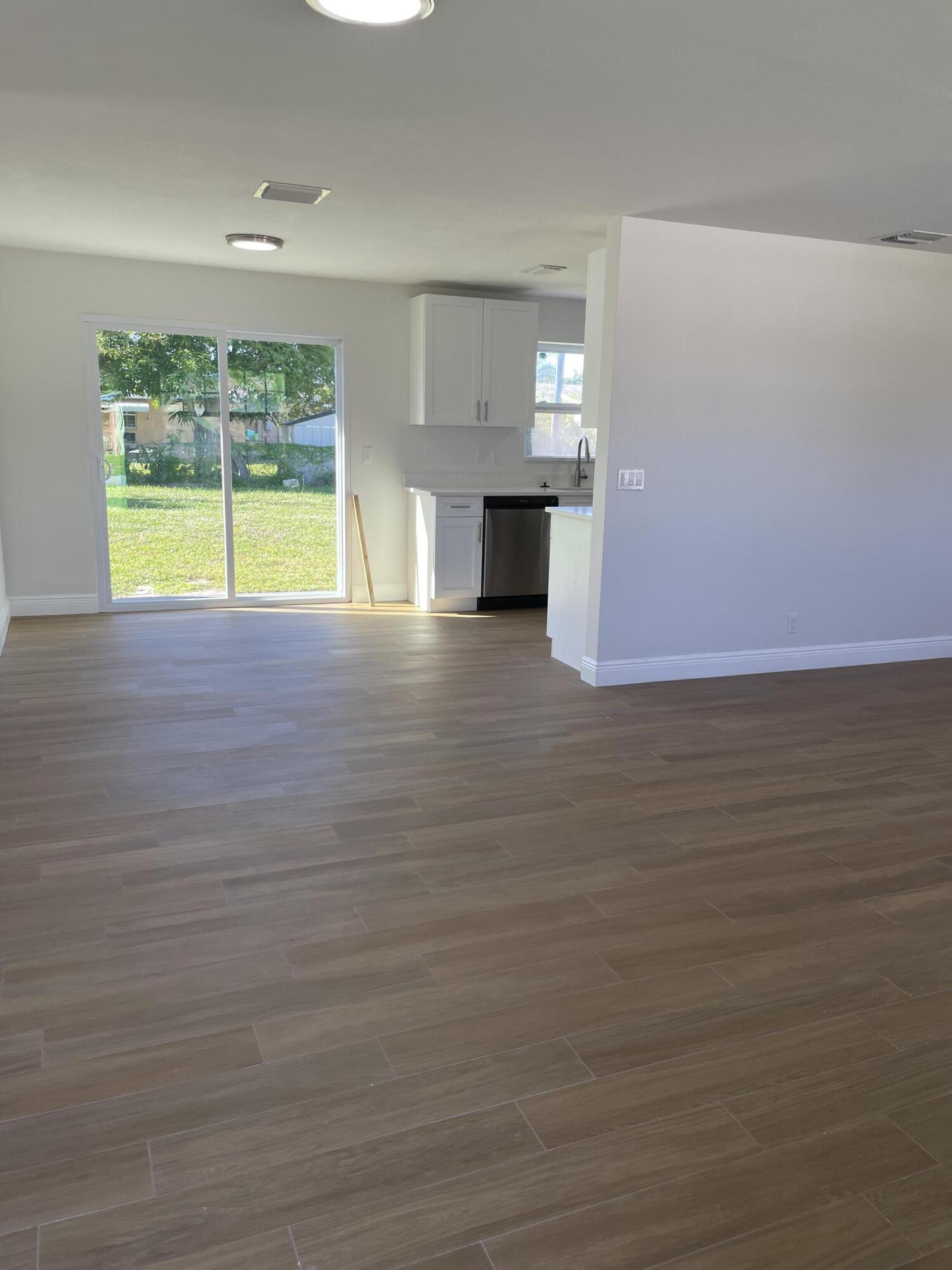 381 West 32nd Street Riviera Beach, FL 33404 - Photo 2 of 12 IMG_3813