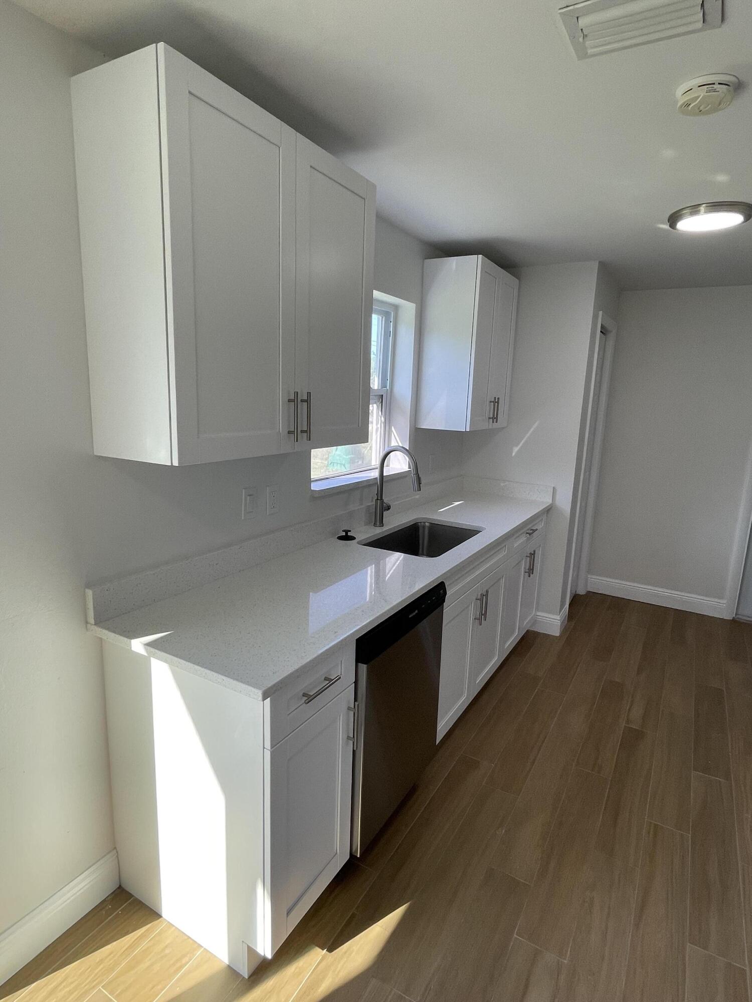 381 West 32nd Street Riviera Beach, FL 33404 - Photo 5 of 12 IMG_3816
