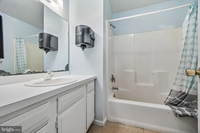 a view of an empty room with a closet