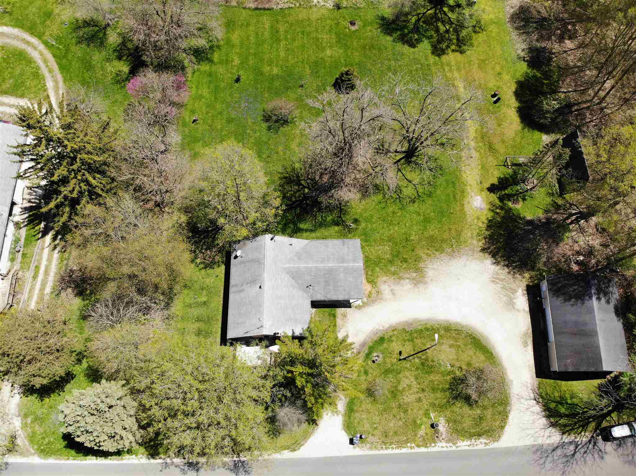 1285 Evergreen Road Huntington, IN 46750 - Photo 4 of 36 Gallery Image 4