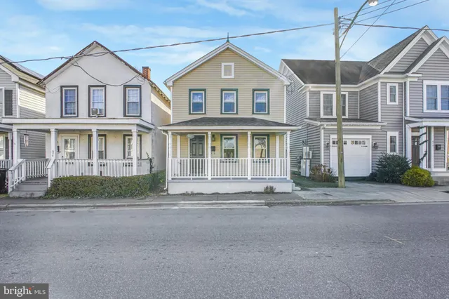 $1,795 | 662 Lafayette Boulevard, Fredericksburg, VA 22401