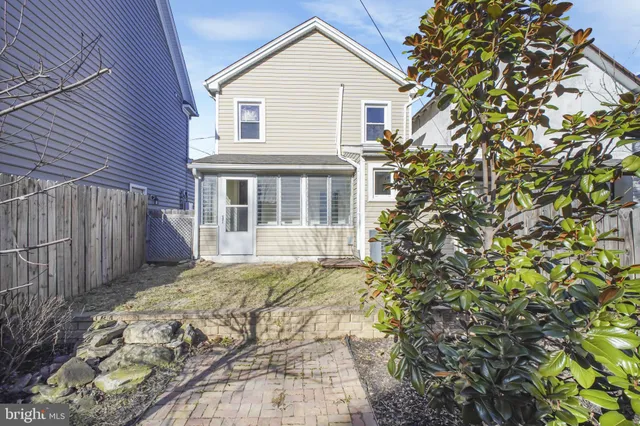 $1,795 | 662 Lafayette Boulevard, Fredericksburg, VA 22401