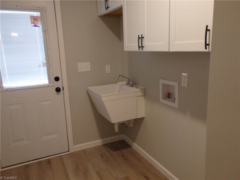 168 Old Camp Road Denton, NC 27239 - Photo 5 of 16 Mudroom/laundry room