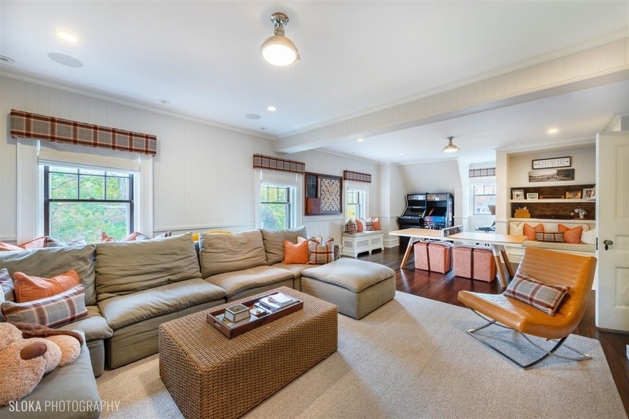 660 Prospect Avenue Winnetka, IL 60093 - Photo 57 of 77 a living room with furniture and a window