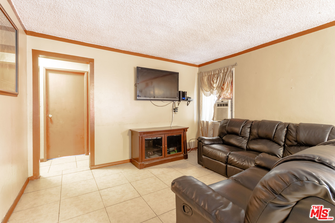 2329 Kaydel Road Whittier, CA 90601 - Photo 10 of 26 Gallery Image 10