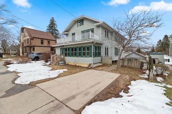 $205,000 | 516 New York Avenue, Manitowoc, WI 54220