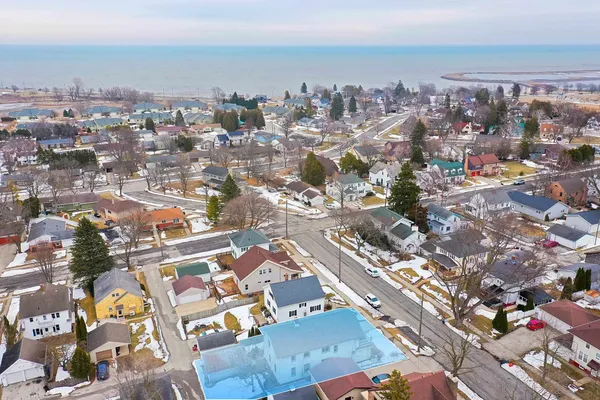 $205,000 | 516 New York Avenue, Manitowoc, WI 54220