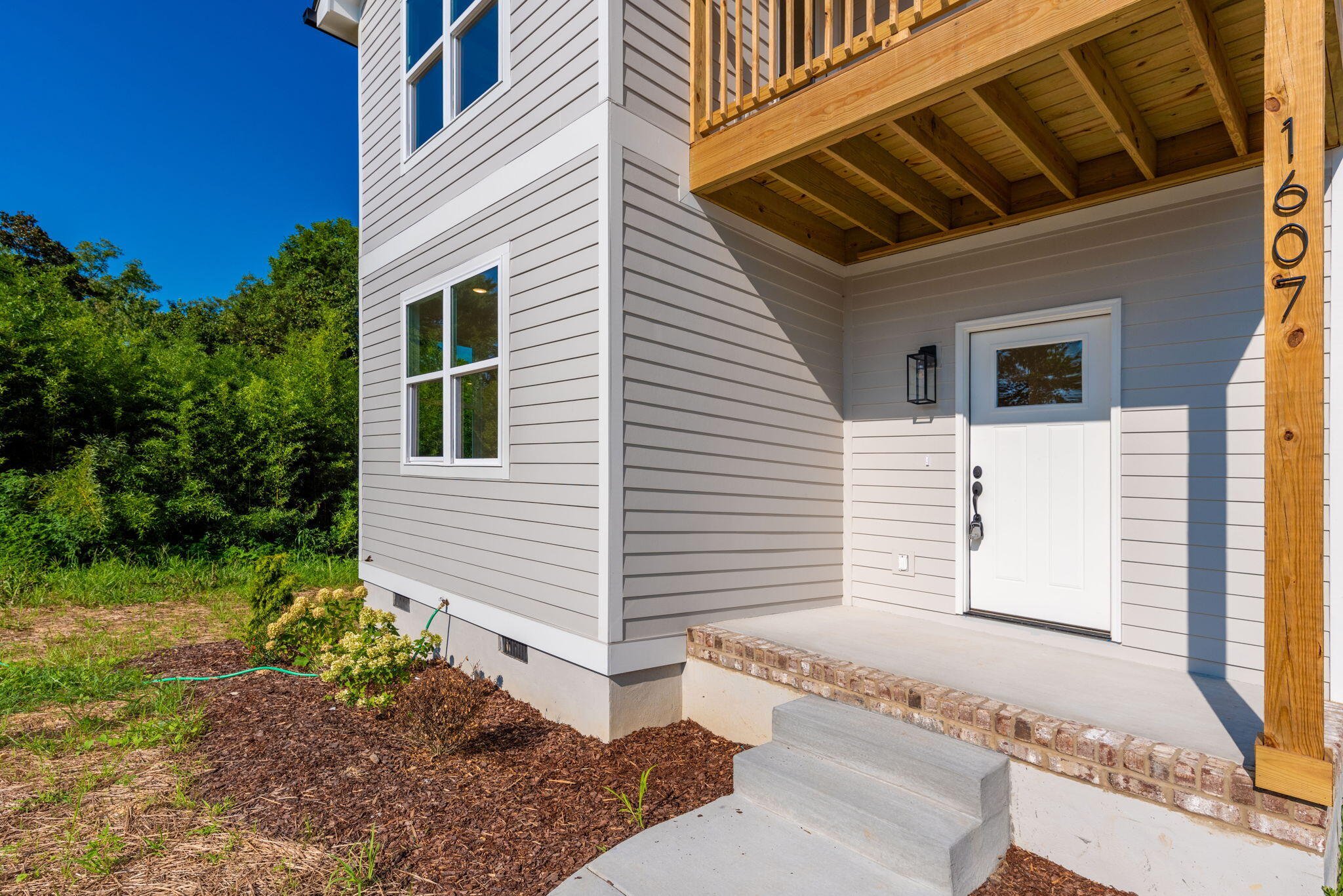1607 Barry Road Chattanooga, TN 37412 - Photo 3 of 39 2-web-or-mls-DSC_2350