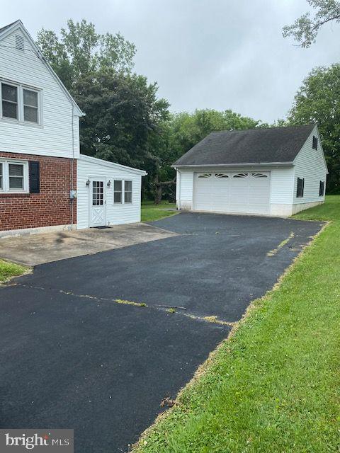 86 Buckwalter Road Spring City, PA 19475 - Photo 4 of 27 Garage