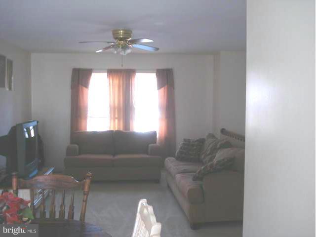 1306 Westburn Road Catonsville, MD 21228 - Photo 3 of 27 Living Room