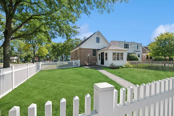 $499,000 | 600 South 8th Avenue, La Grange, IL 60525