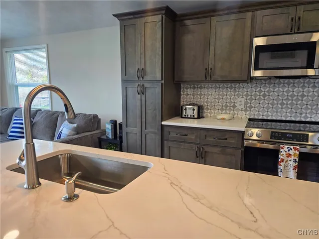 $399,900 | 6060 Muskrat Bay Road, Cicero, NY 13029