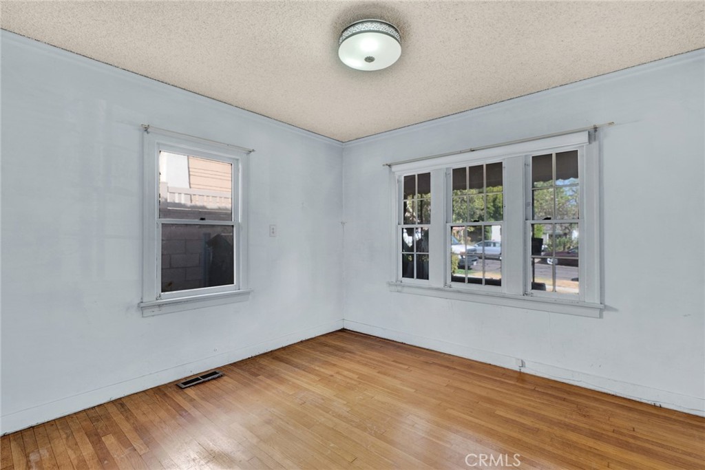637 East Fairmount Road Burbank, CA 91501 - Photo 11 of 25 an empty room with wooden floor and windows