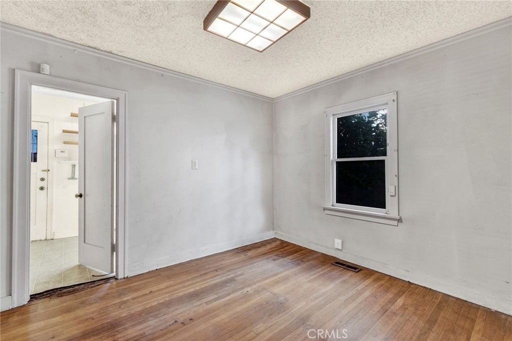 637 East Fairmount Road Burbank, CA 91501 - Photo 13 of 25 an empty room with wooden floor and windows