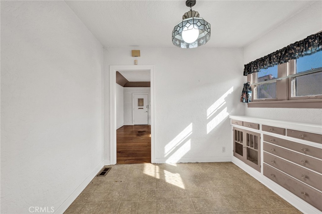 637 East Fairmount Road Burbank, CA 91501 - Photo 15 of 25