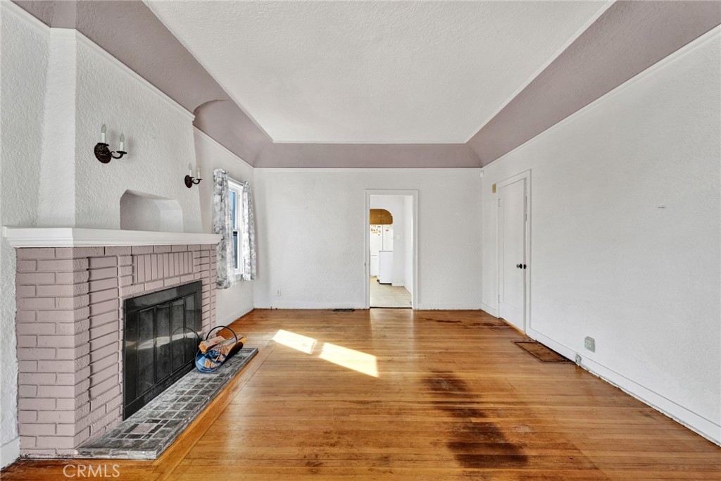 637 East Fairmount Road Burbank, CA 91501 - Photo 7 of 25 a view of an empty room with wooden floor and fireplace