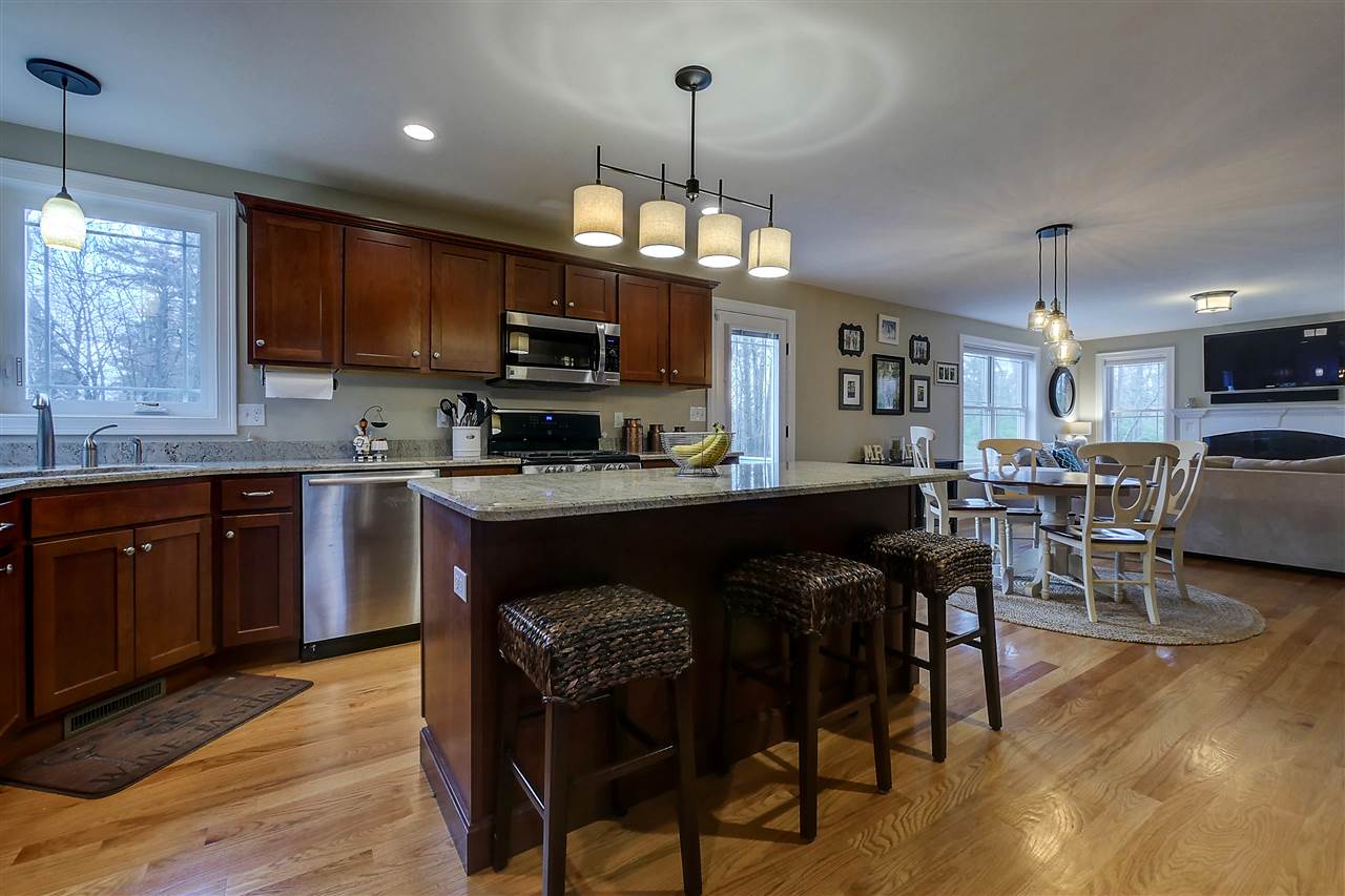 26 Frost Road Derry, NH 03038 - Photo 5 of 23