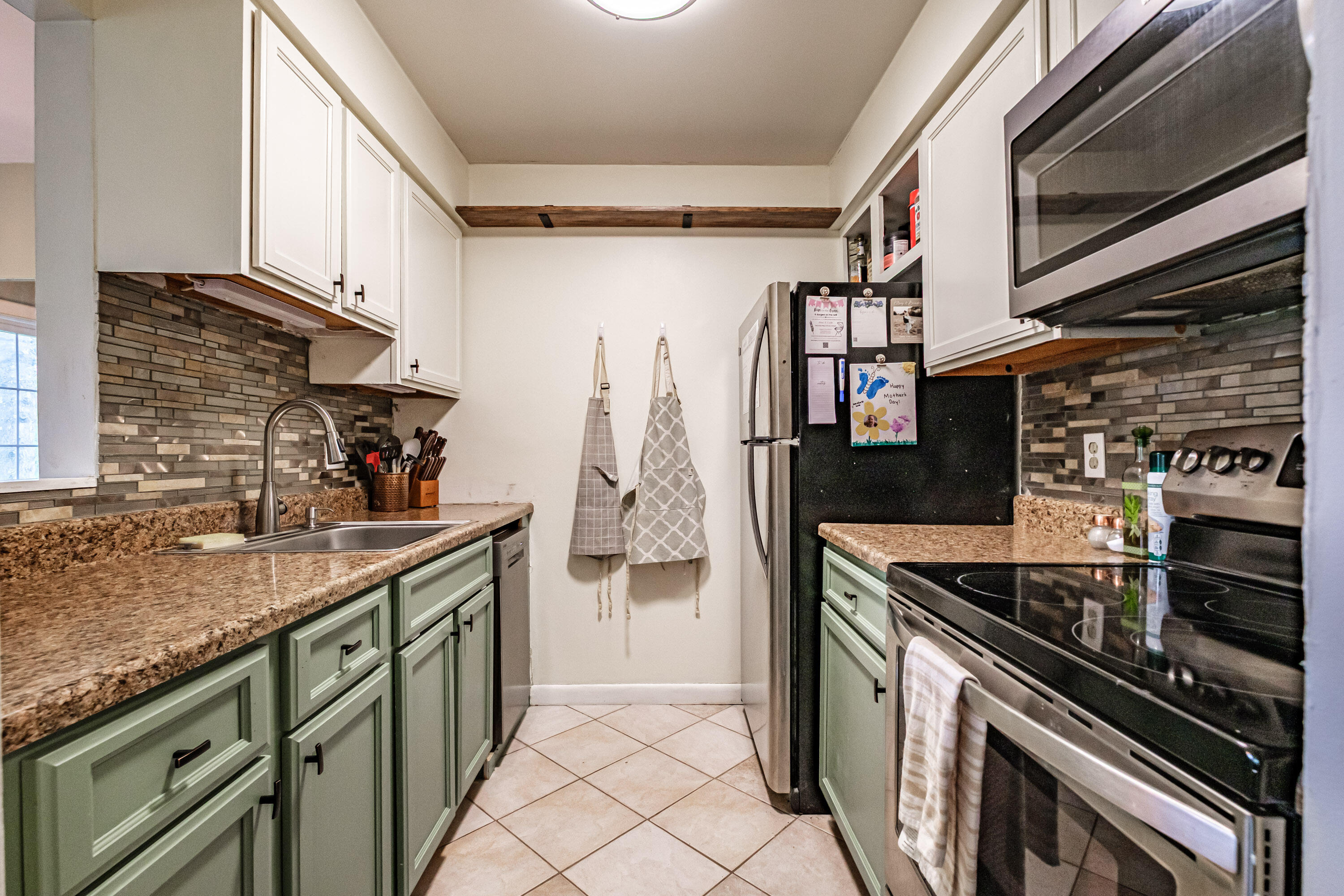 8 Somerset, Unit 8A Freeport, ME 04032 - Photo 3 of 31 Well-equipped Kitchen