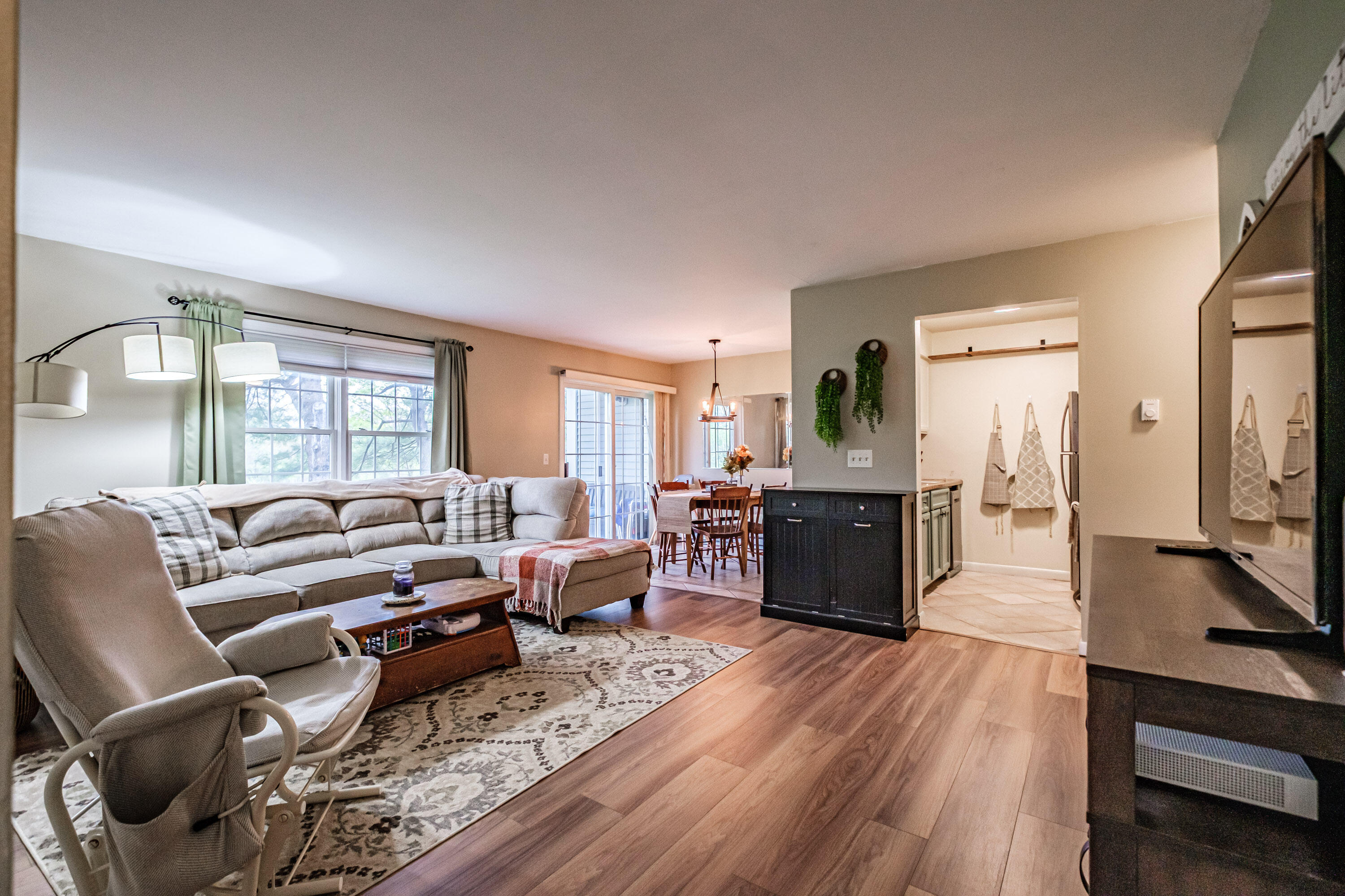 8 Somerset, Unit 8A Freeport, ME 04032 - Photo 5 of 31 Living Room