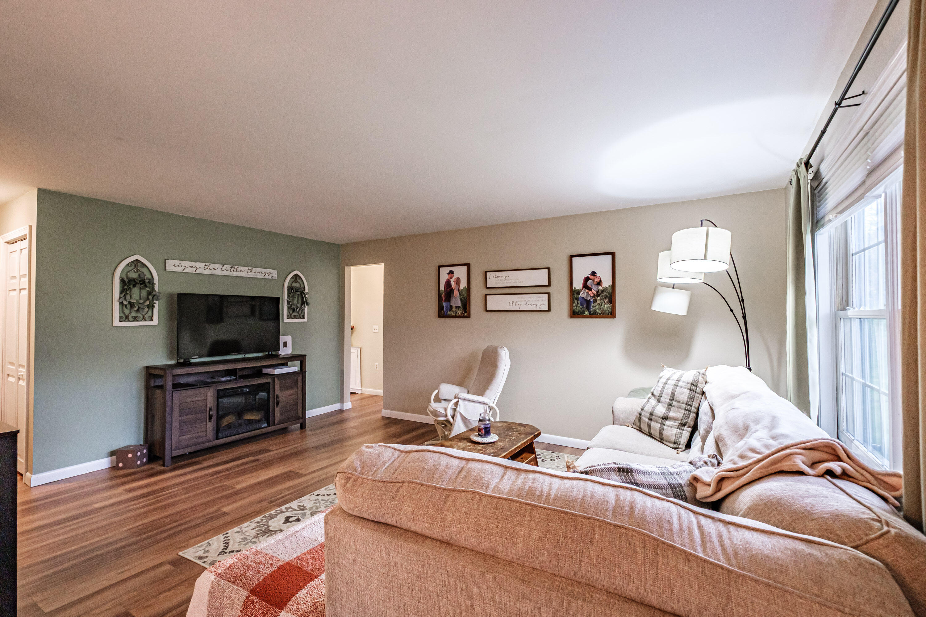 8 Somerset, Unit 8A Freeport, ME 04032 - Photo 8 of 31 Living Room