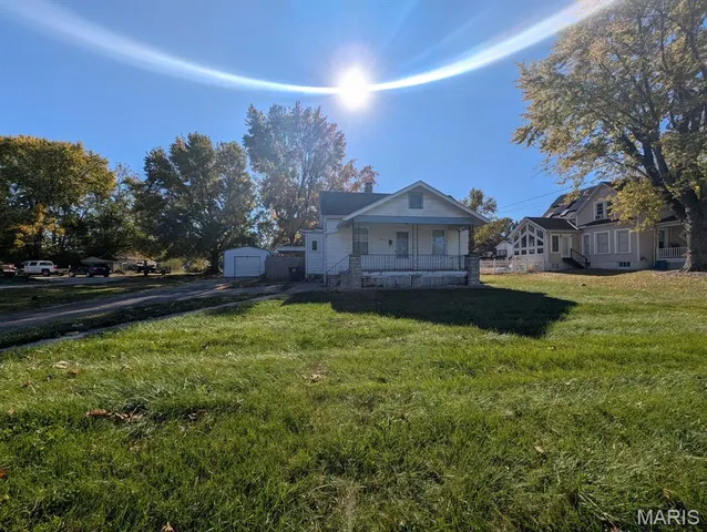 $79,900 | 828 West Pearl Street, Staunton, IL 62088