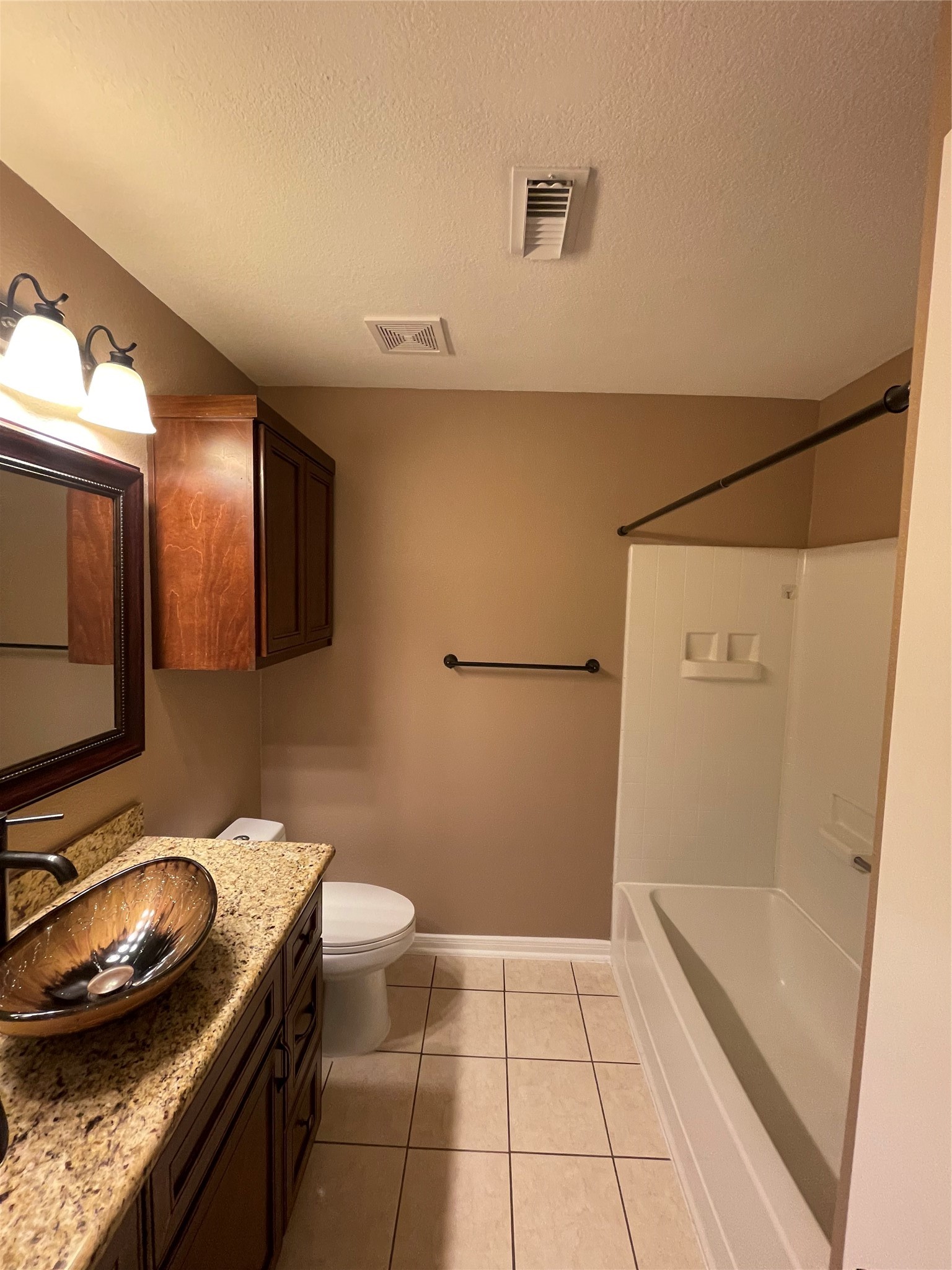 9715 Raul Hector Drive Houston, TX 77075 - Photo 16 of 23 second full bathroom
