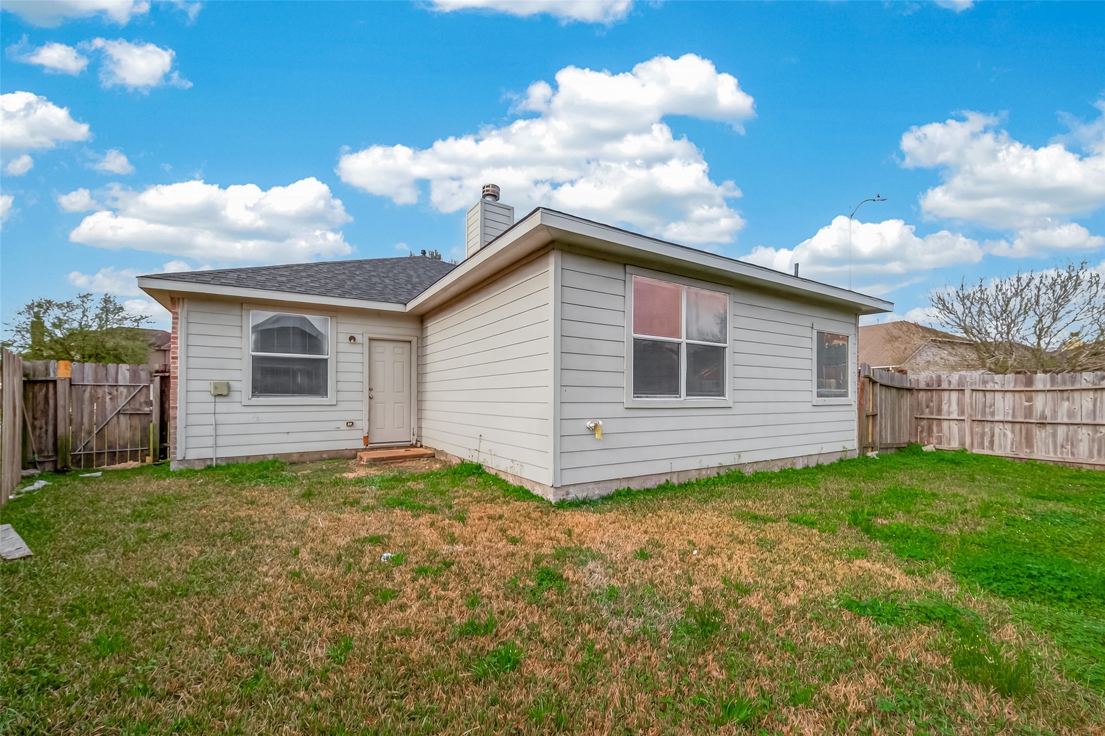 1918 Riane Lane Houston, TX 77049 - Photo 33 of 35 a view of a backyard of the house