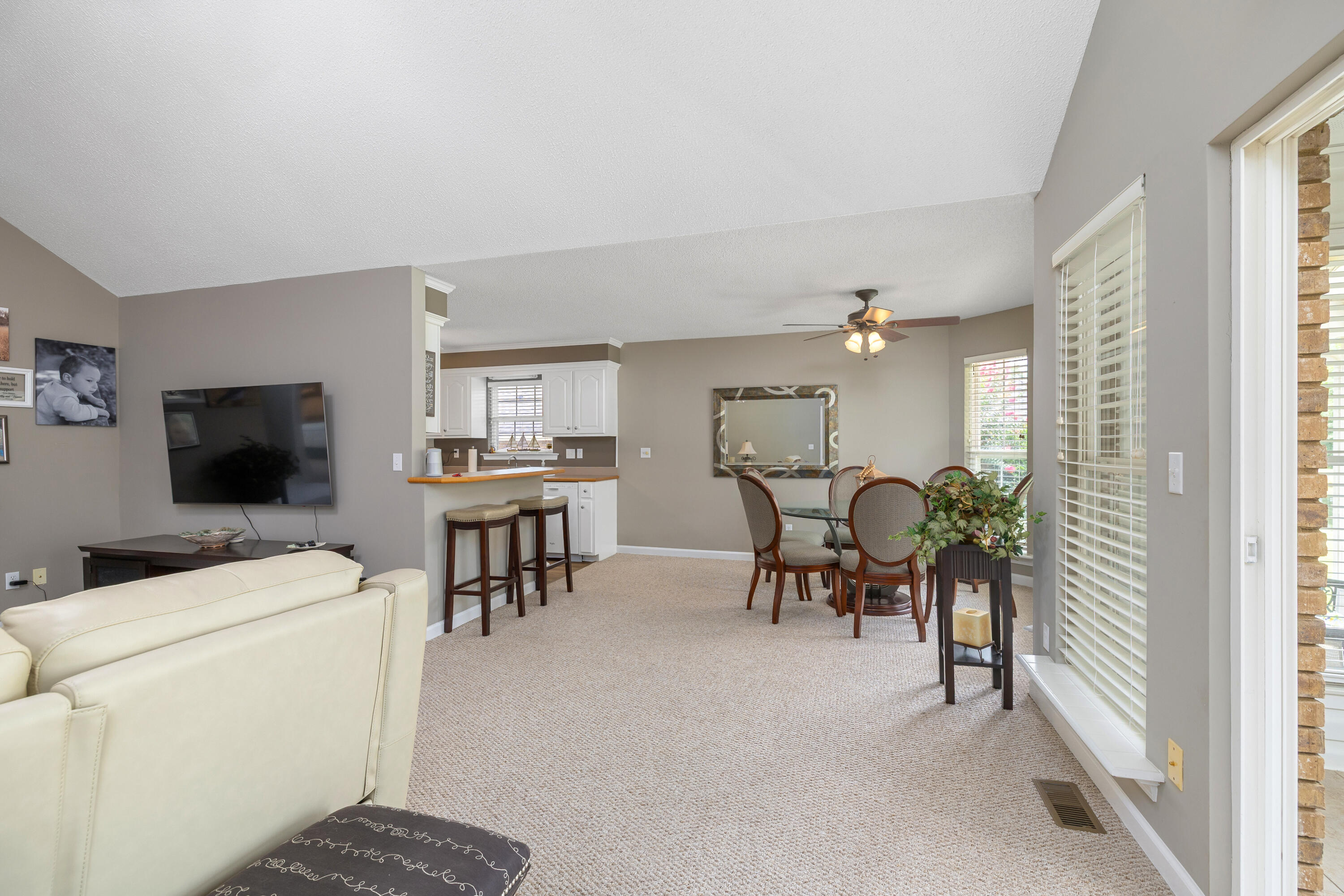 85 Ridge Lake Drive Manning, SC 29102 - Photo 23 of 62 VIEW INTO EAT-IN AREA