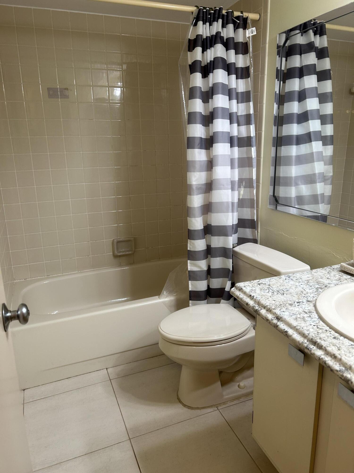 5701 Camino Del Sol, Unit 204 Boca Raton, FL 33433 - Photo 11 of 17 2ND BATHROOM