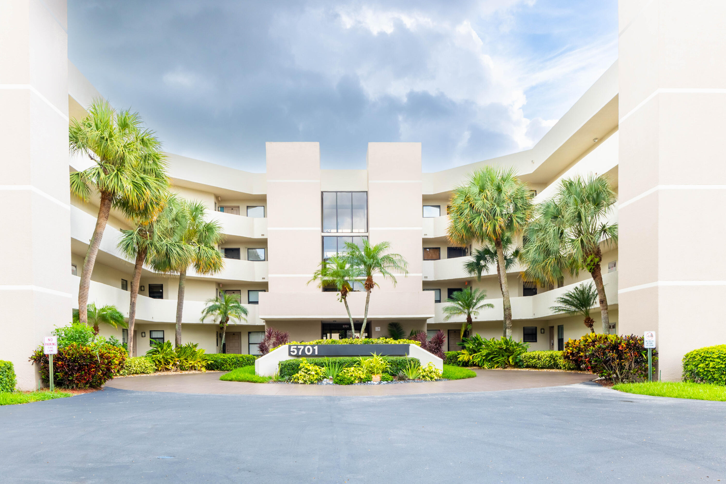 5701 Camino Del Sol, Unit 204 Boca Raton, FL 33433 - Photo 13 of 17 5701-FRONTOFBUILDIING3