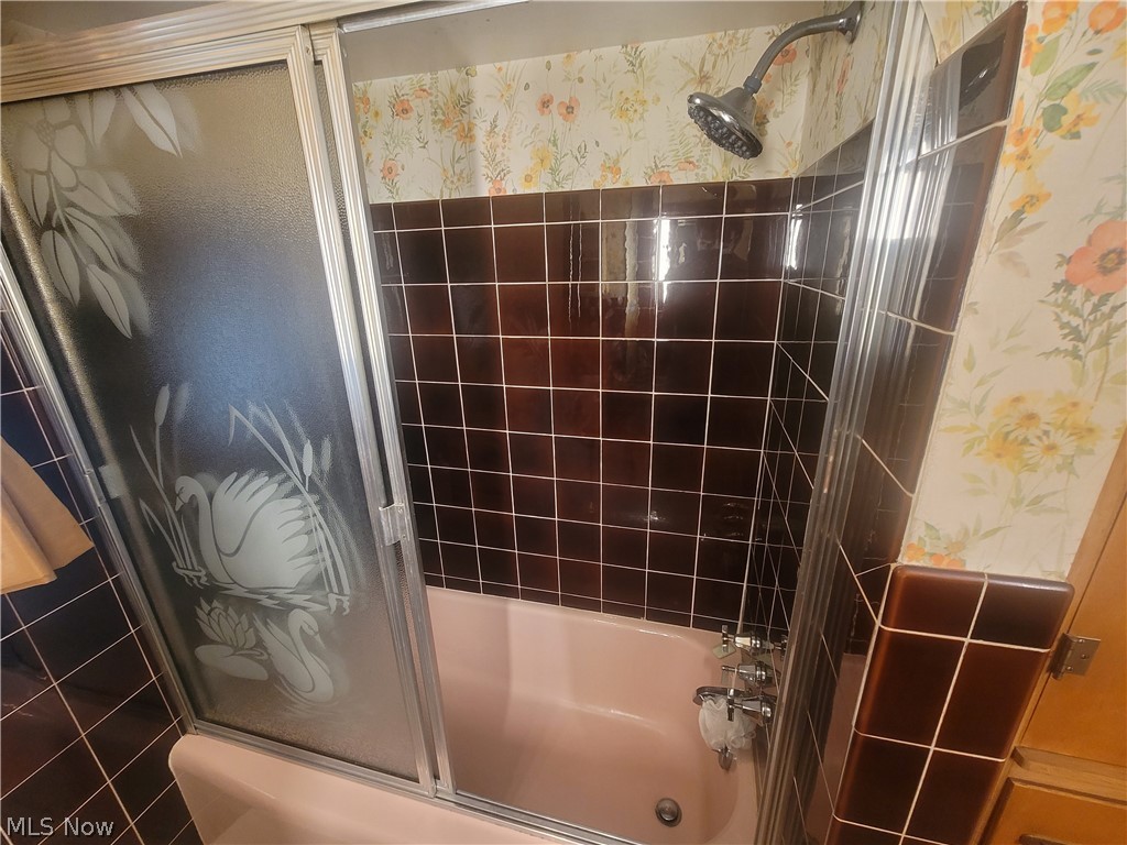 3039 Chamberlain Road Akron, OH 44333 - Photo 18 of 34 main bath