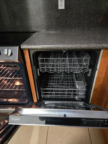 $2,400 | 7060 Northwest 177th Street, Unit 103, Hialeah, FL 33015