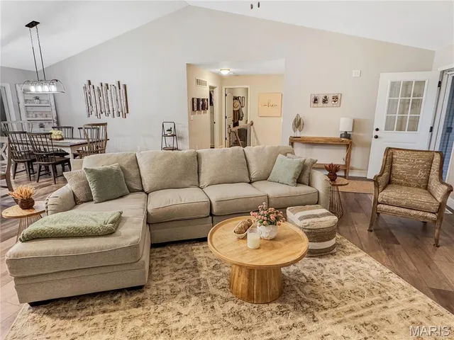 $750,000 | 336 Falcon View Drive, Washington, MO 63090