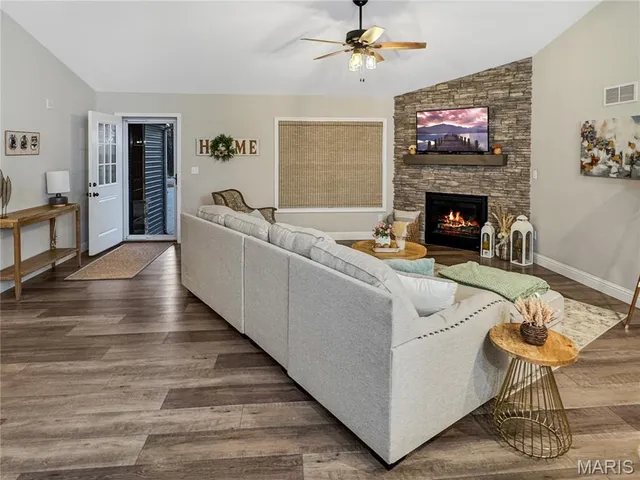 $750,000 | 336 Falcon View Drive, Washington, MO 63090