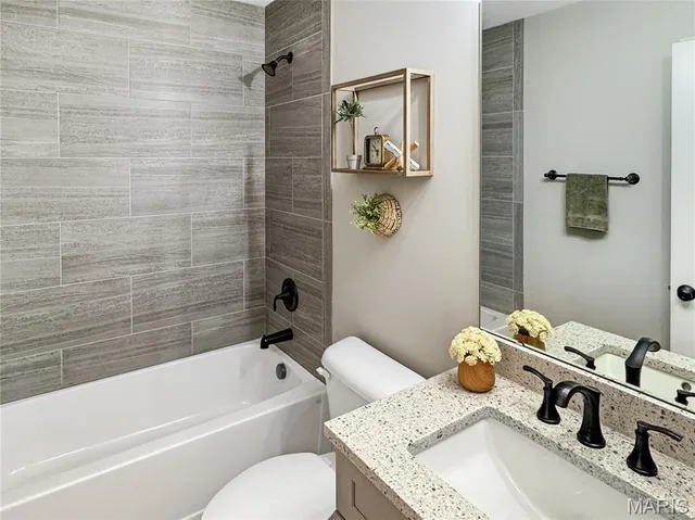 $750,000 | 336 Falcon View Drive, Washington, MO 63090