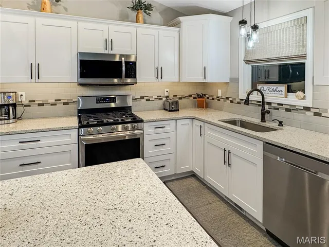 $750,000 | 336 Falcon View Drive, Washington, MO 63090