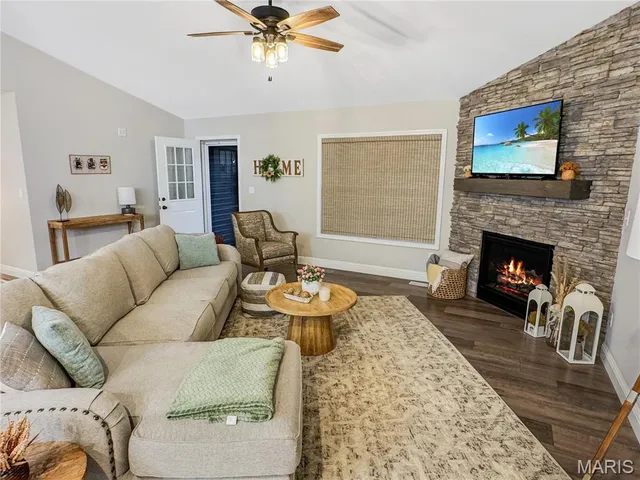 $750,000 | 336 Falcon View Drive, Washington, MO 63090