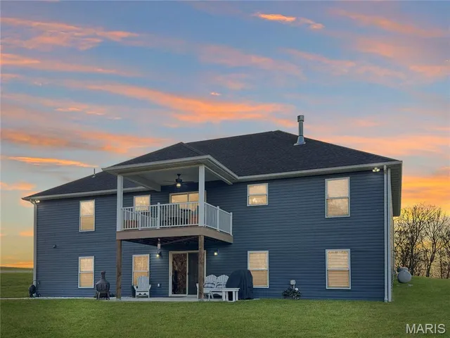 $750,000 | 336 Falcon View Drive, Washington, MO 63090