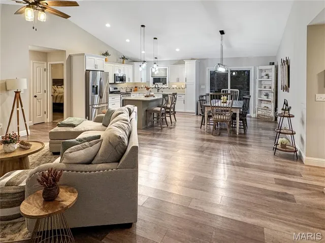 $750,000 | 336 Falcon View Drive, Washington, MO 63090