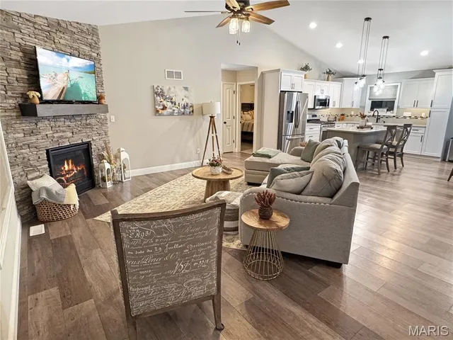 $750,000 | 336 Falcon View Drive, Washington, MO 63090