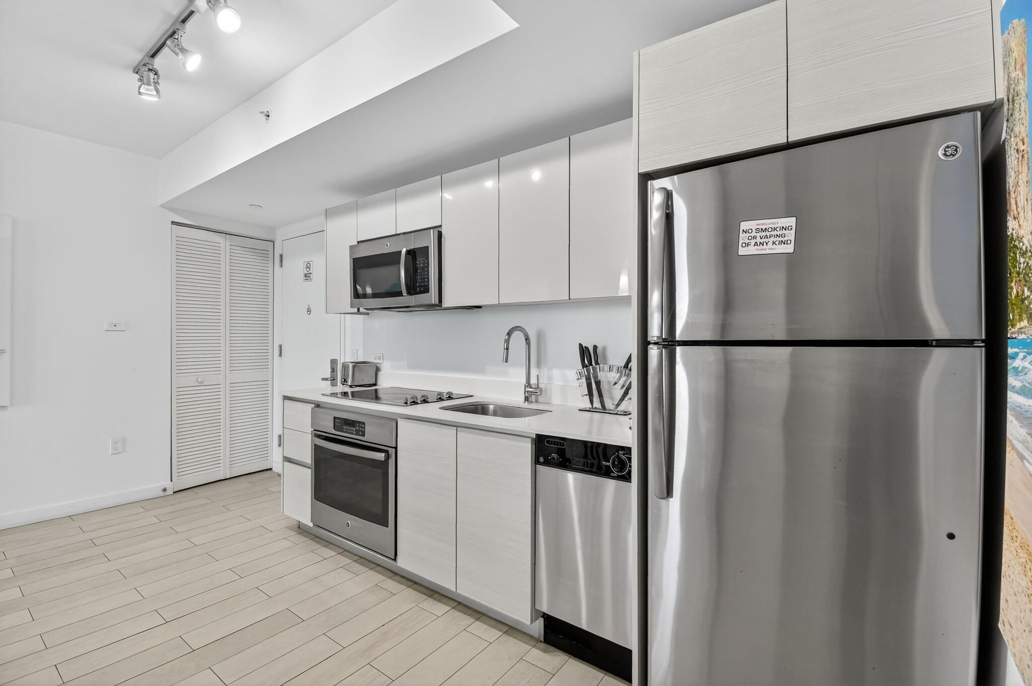 2602 East Hallandale Beach Boulevard, Unit R2210 Hallandale Beach, FL 33009 - Photo 11 of 107 17-web-or-mls-017_DSC_9225