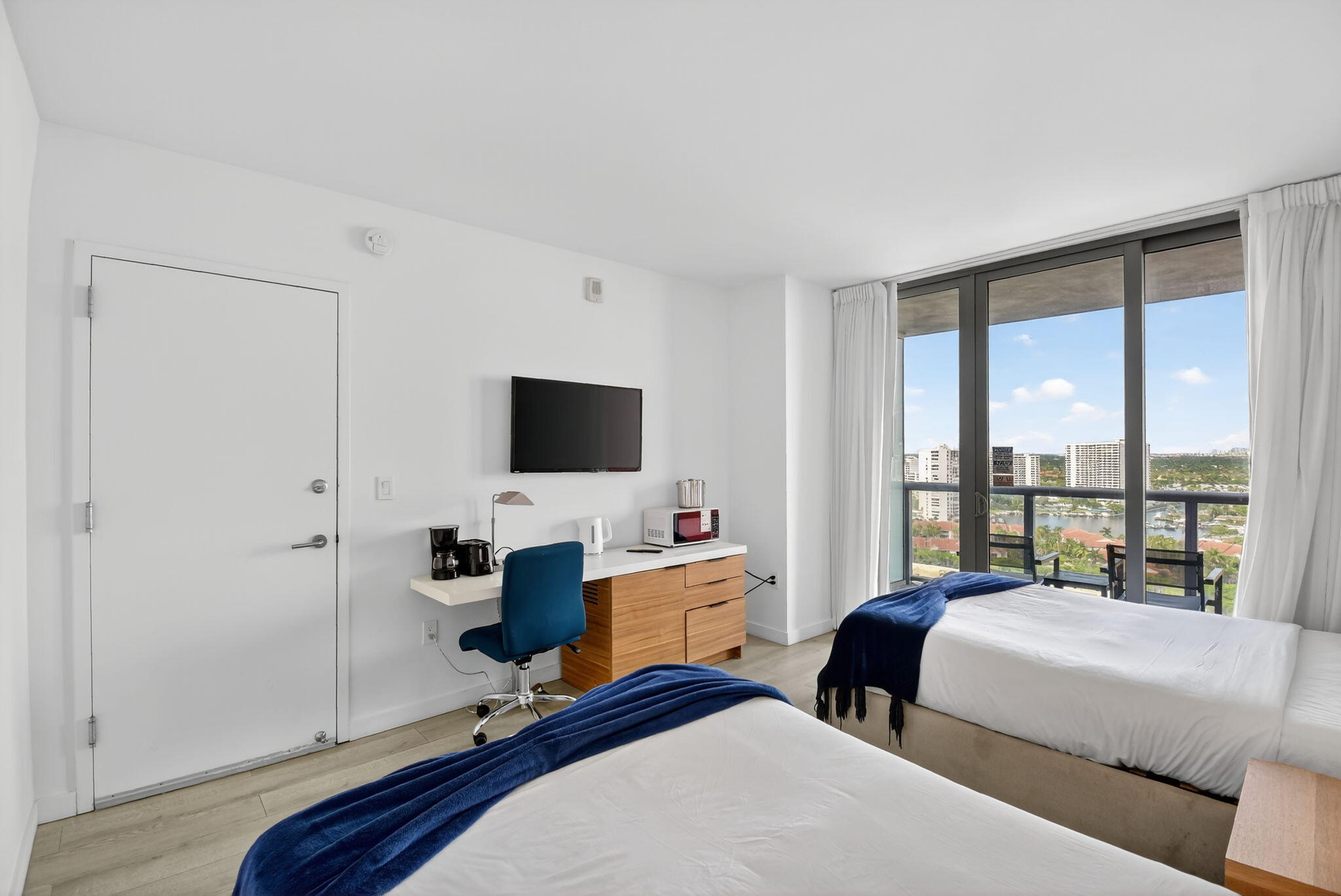 2602 East Hallandale Beach Boulevard, Unit R2210 Hallandale Beach, FL 33009 - Photo 28 of 107 33-web-or-mls-043_DSC_9403