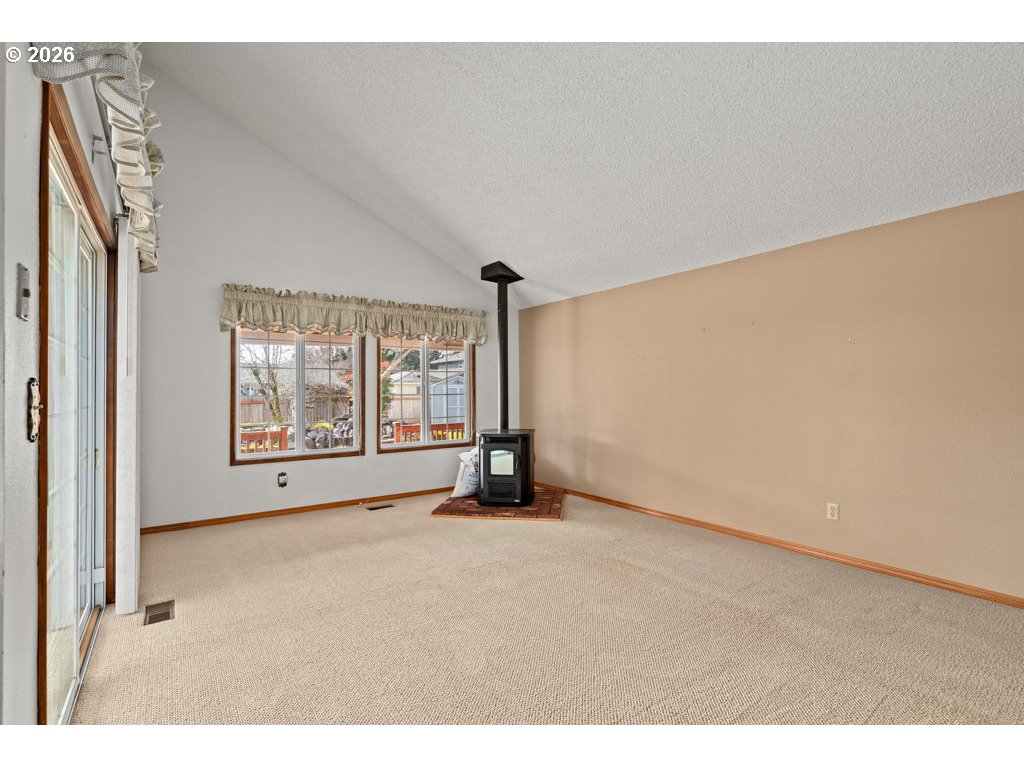 2276 B Street Hubbard, OR 97032 - Photo 7 of 19