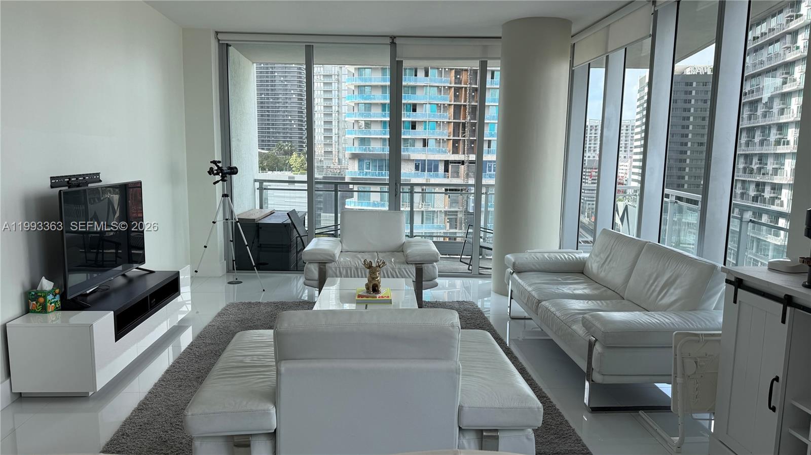 92 Southwest 3rd Street, Unit 1505 Miami, FL 33130 - Photo 2 of 39